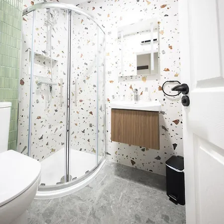 Boutique Salthill With Sea Views Sleeps 2 Apartamento Galway