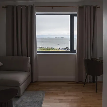 Apartamento Boutique Salthill With Sea Views Sleeps 2 Galway